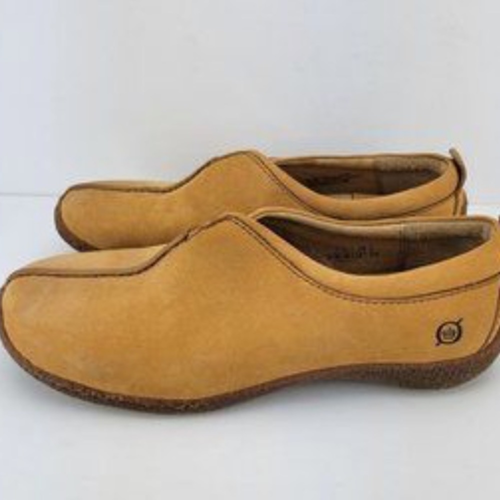 BORN Womens Size 7.5 Tan Nubuck Leather Crepe Sole Moccasins Loafers  in size 8